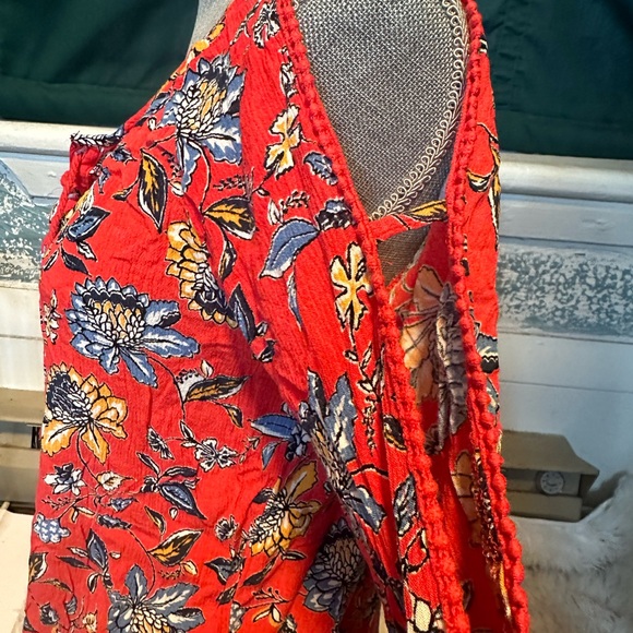 ⭐️ 3 for $20.00 SALE Women’s blouse - Picture 3 of 4